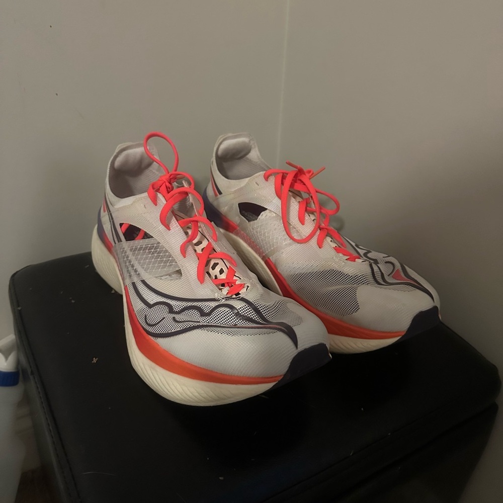 Saucony men’s endorphin elites